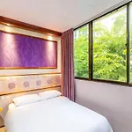 Hotel 165